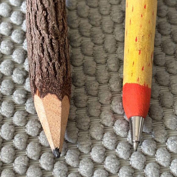 Set Of 2 Hand Wood Carved &Hand Painted Owl Pen & Pencil Set - Picture 6 of 6